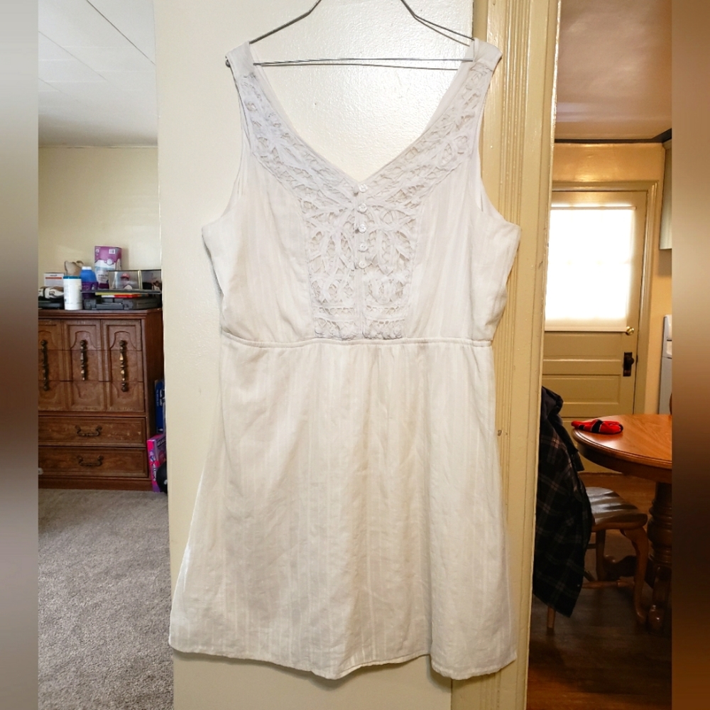 Brand new!! New Maurices white dress w/ pretty lace detail & cut out back sz XXL